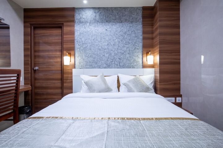 Room 8 of 11