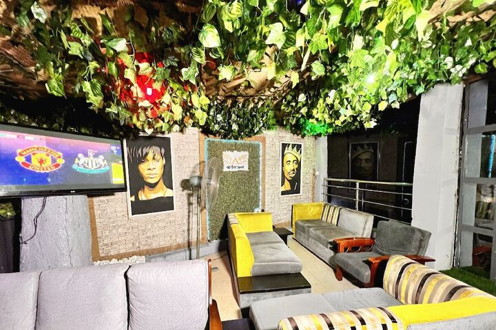 Lounge 40 of 45