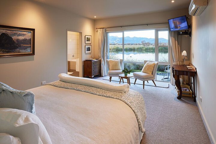 Room 2 of 37
