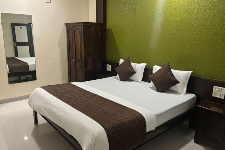 Room 7 of 28