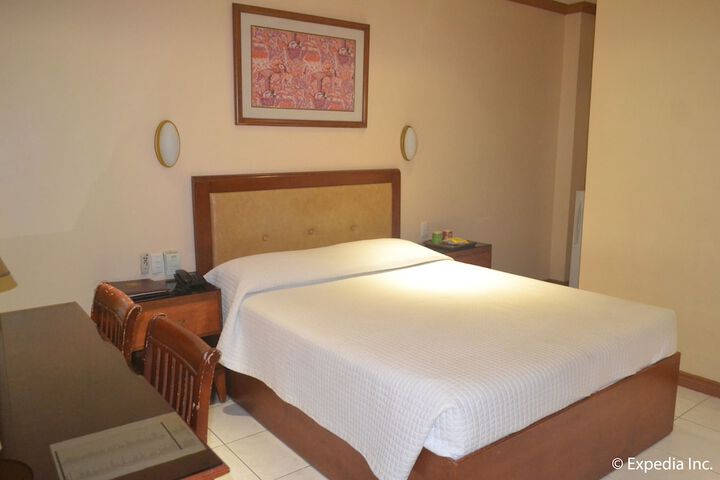 Room 19 of 102