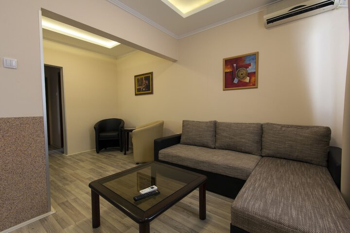 Room 10 of 36