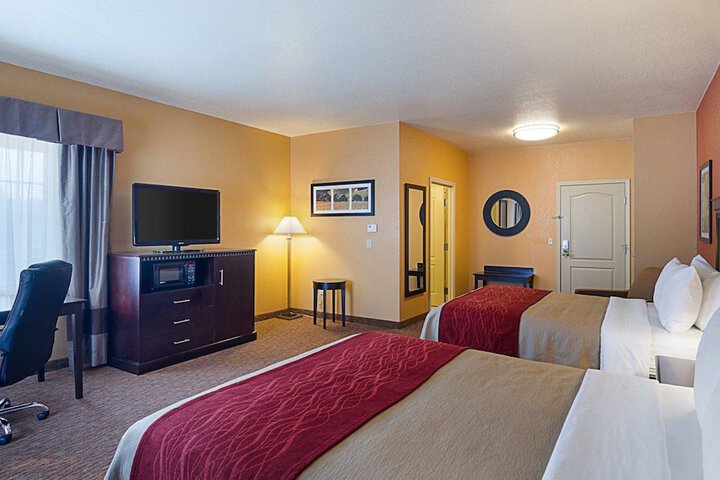 2 Queen Beds (6 of 9)