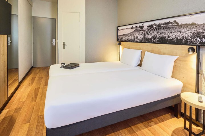 Room 16 of 120