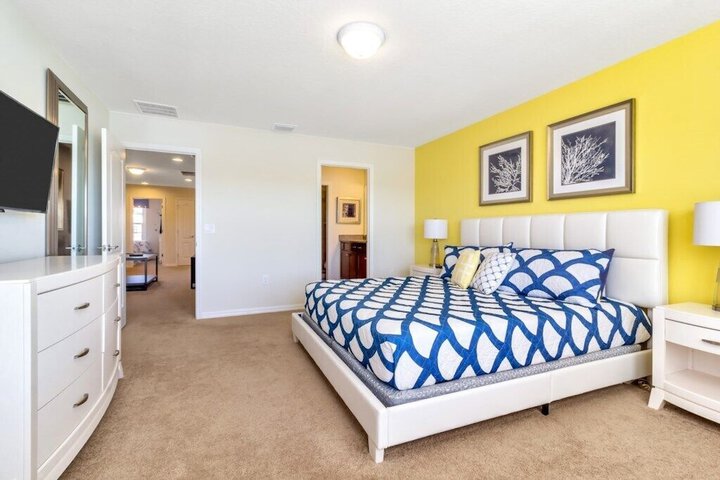 Room 11 of 27