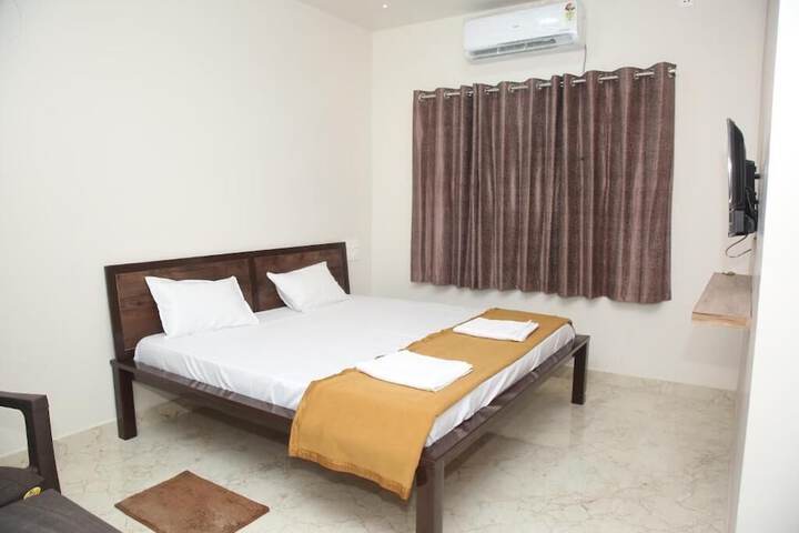 Room 7 of 18