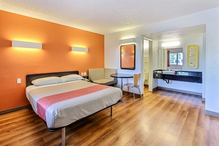 2 Double Beds (5 of 10)