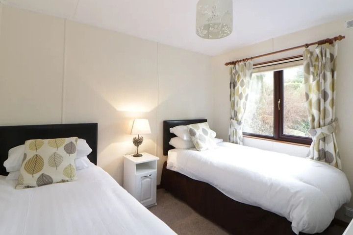Room 3 of 10