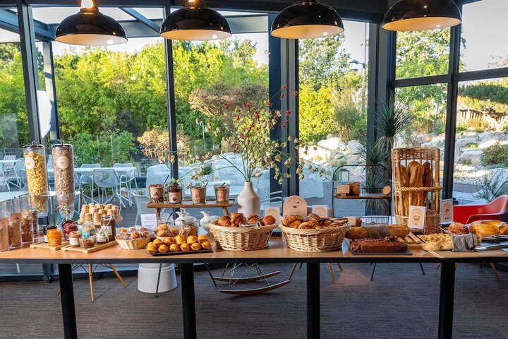 Breakfast/Coffee Service 42 of 119