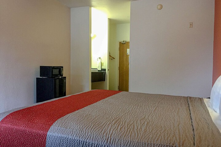 Room 19 of 34