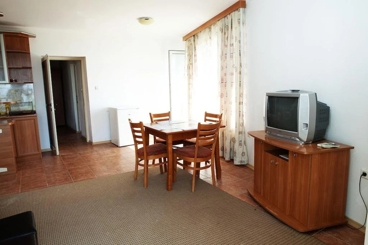 Room 4 of 20