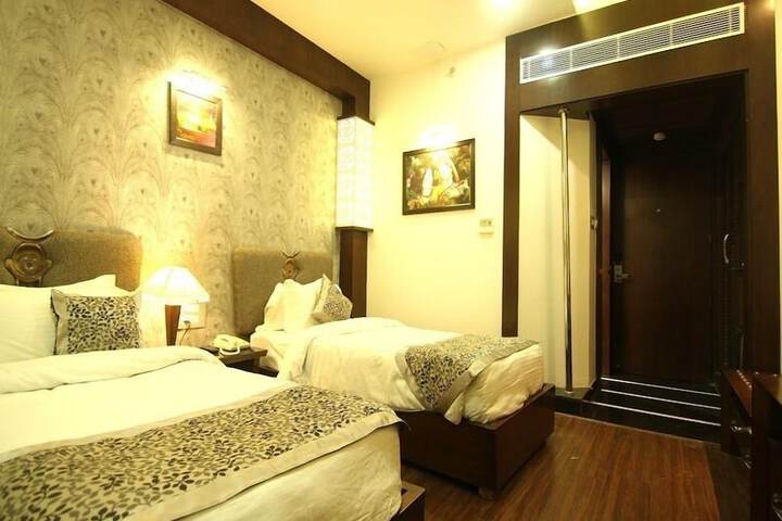 Room 8 of 63
