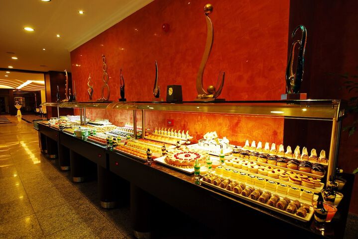 Dining 31 of 43