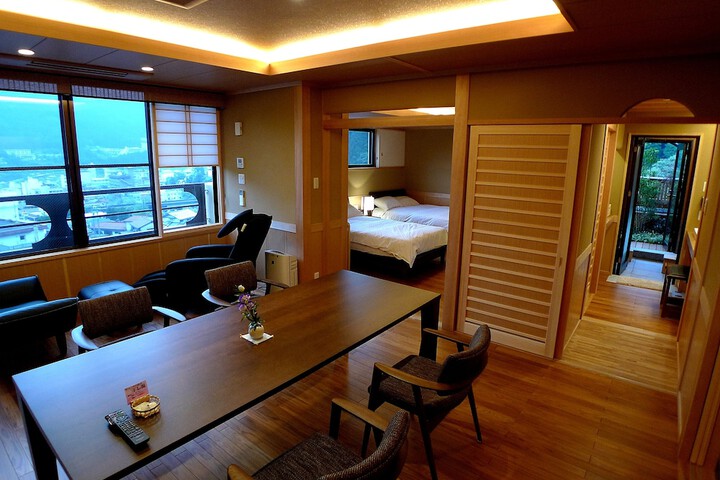 Room 14 of 29