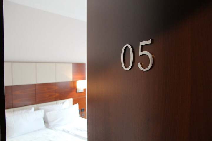 Room 4 of 59