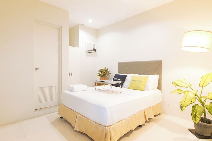 UrbanView at Lacson Street Bacolod City by RedDoorz