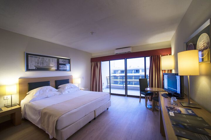 Room 5 of 62