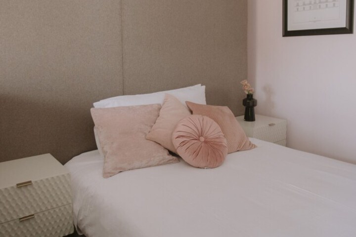 Room 9 of 18