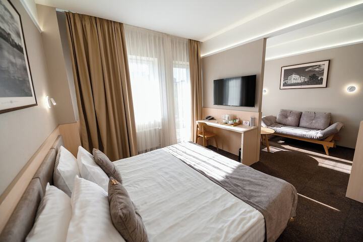 Room 52 of 102