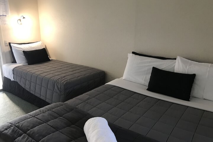 Room 8 of 100