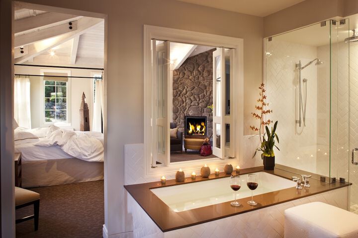 Deep soaking bathtub