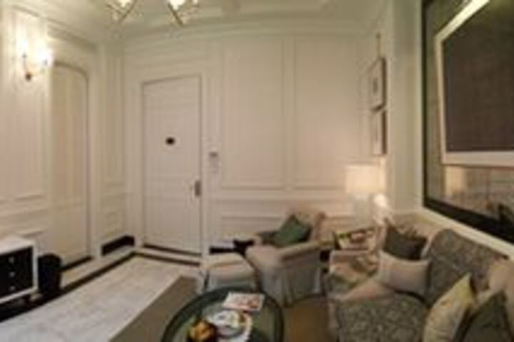 Room 9 of 12