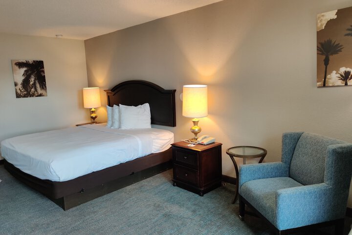 Room 6 of 36