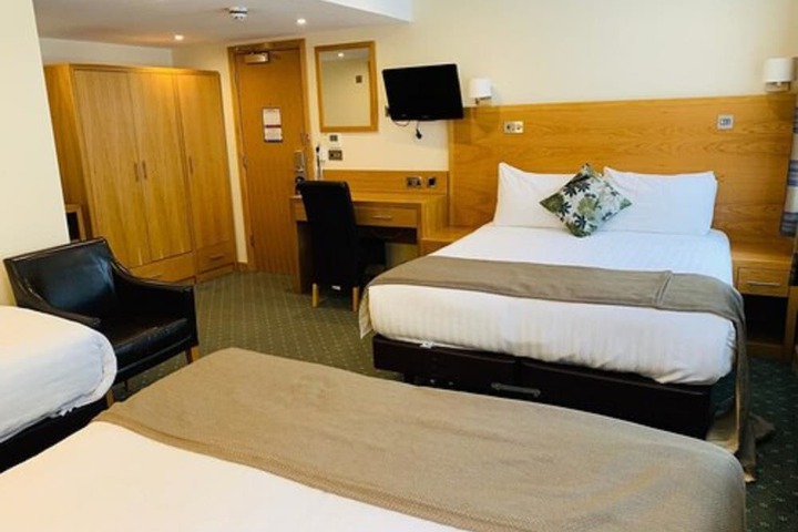 Room 9 of 30