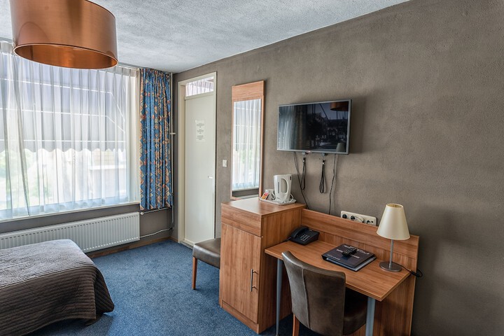 Room 8 of 35