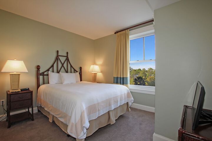 Room 43 of 270