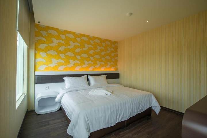Room 15 of 28