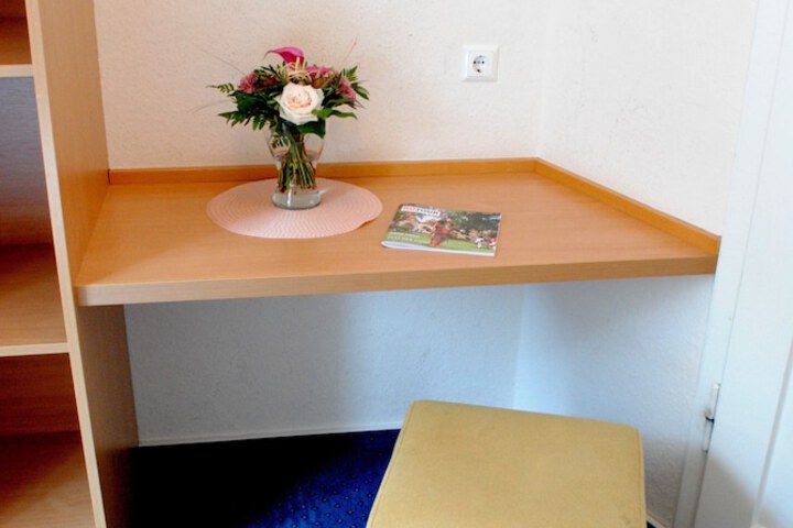 Room 32 of 66