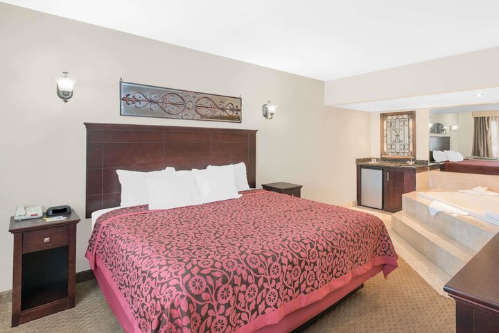 1 King Bed (6 of 8)