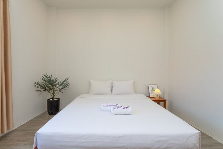 Room 27 of 97