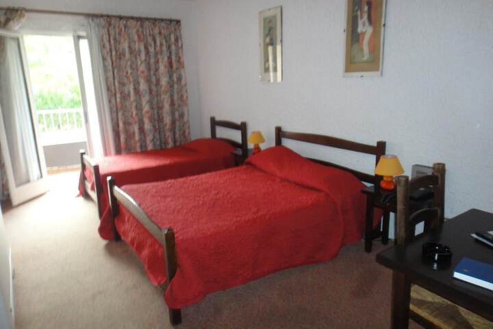 Room 9 of 33
