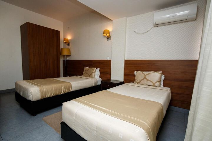 Room 19 of 34