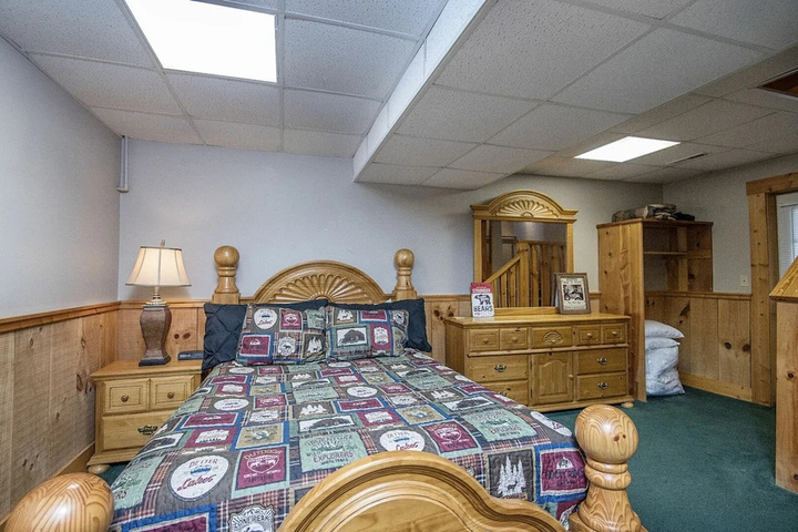 Room 4 of 17