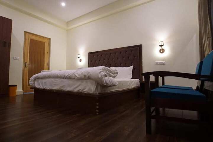Room 2 of 7