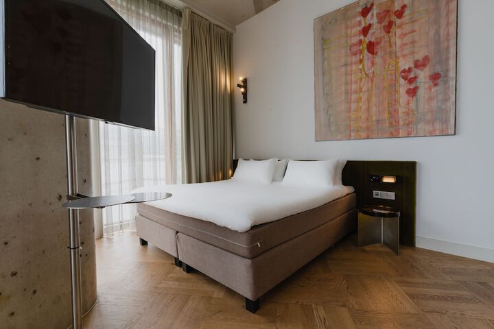Room 6 of 115