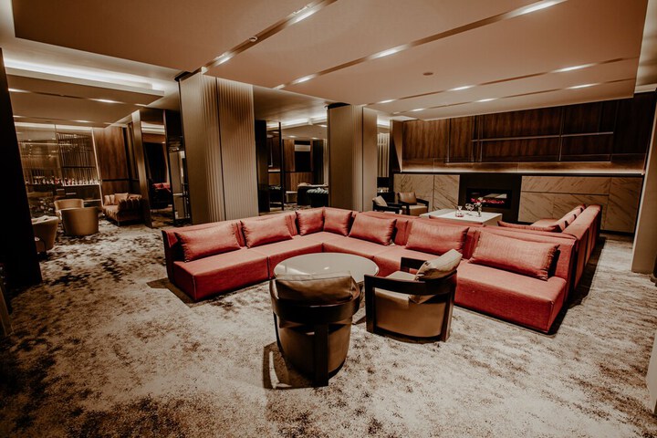 Entrance & Lobby