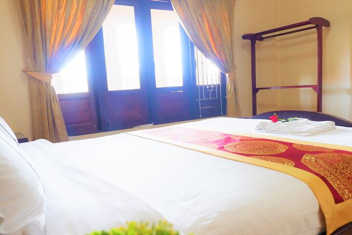 Room 2 of 16