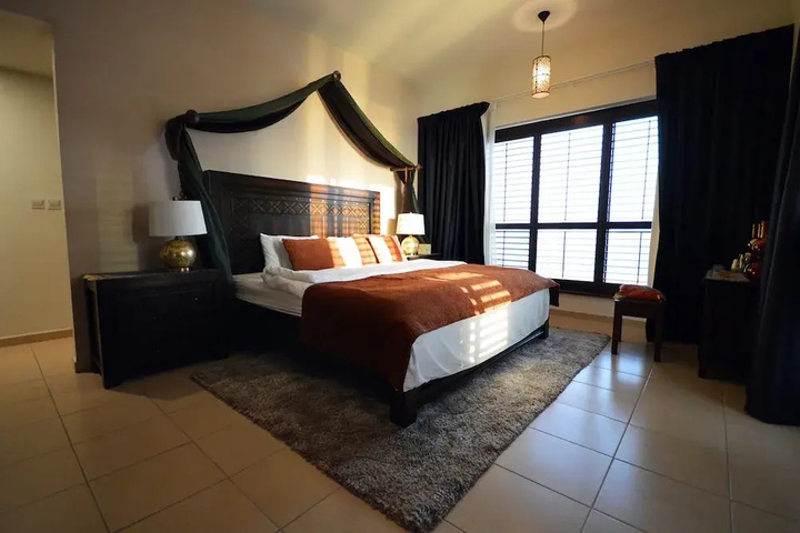 Room 5 of 12