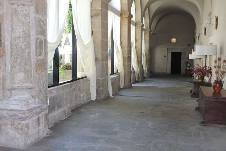 Ballroom/Hall 35 of 41