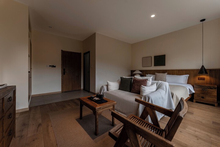 Room 14 of 82