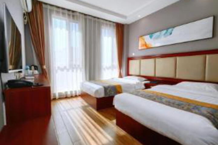 Room 7 of 9