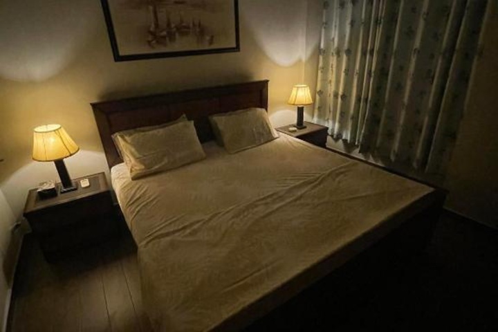 Room 5 of 11