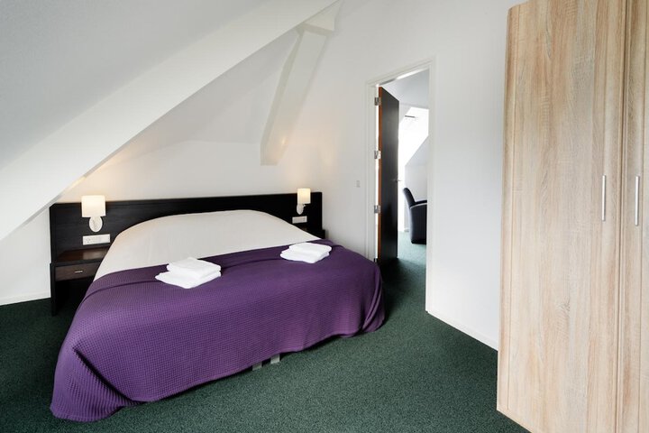 Room 9 of 47