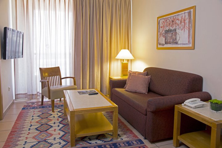 Room 33 of 93