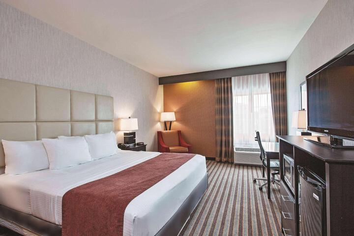 1 King Bed Executive Room (18 of 20)