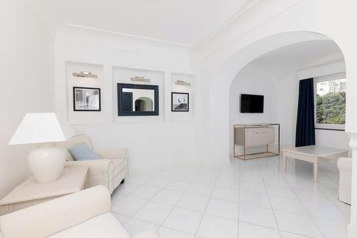 Room 46 of 115